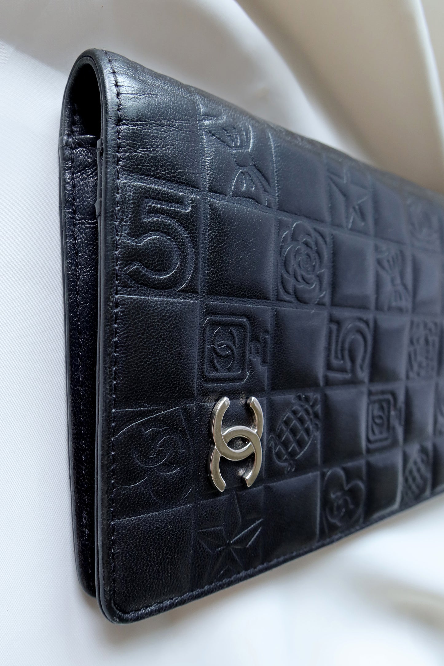 Chanel Pre-loved Iconic Chocolate Bar Bi-fold Long Wallet