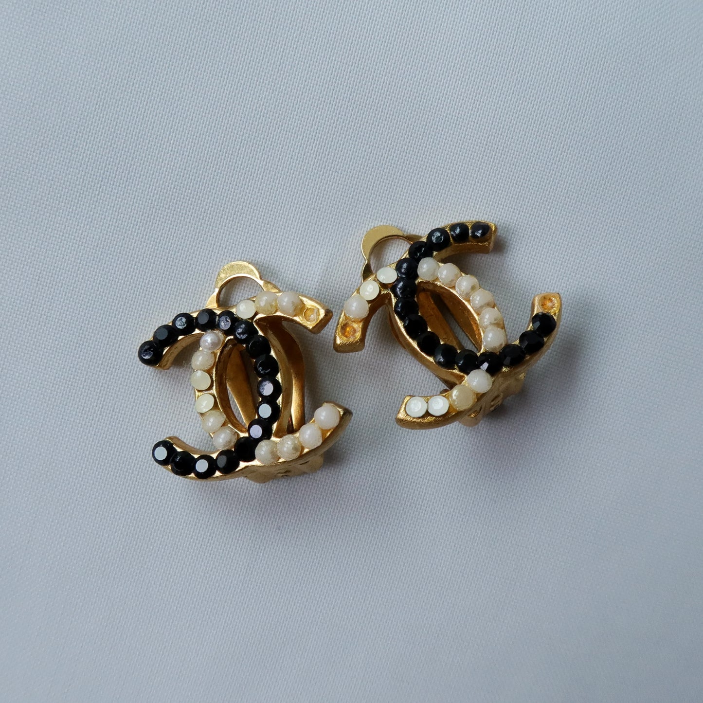 Chanel Vintage CC logo Rhinestones Clip-on Earrings