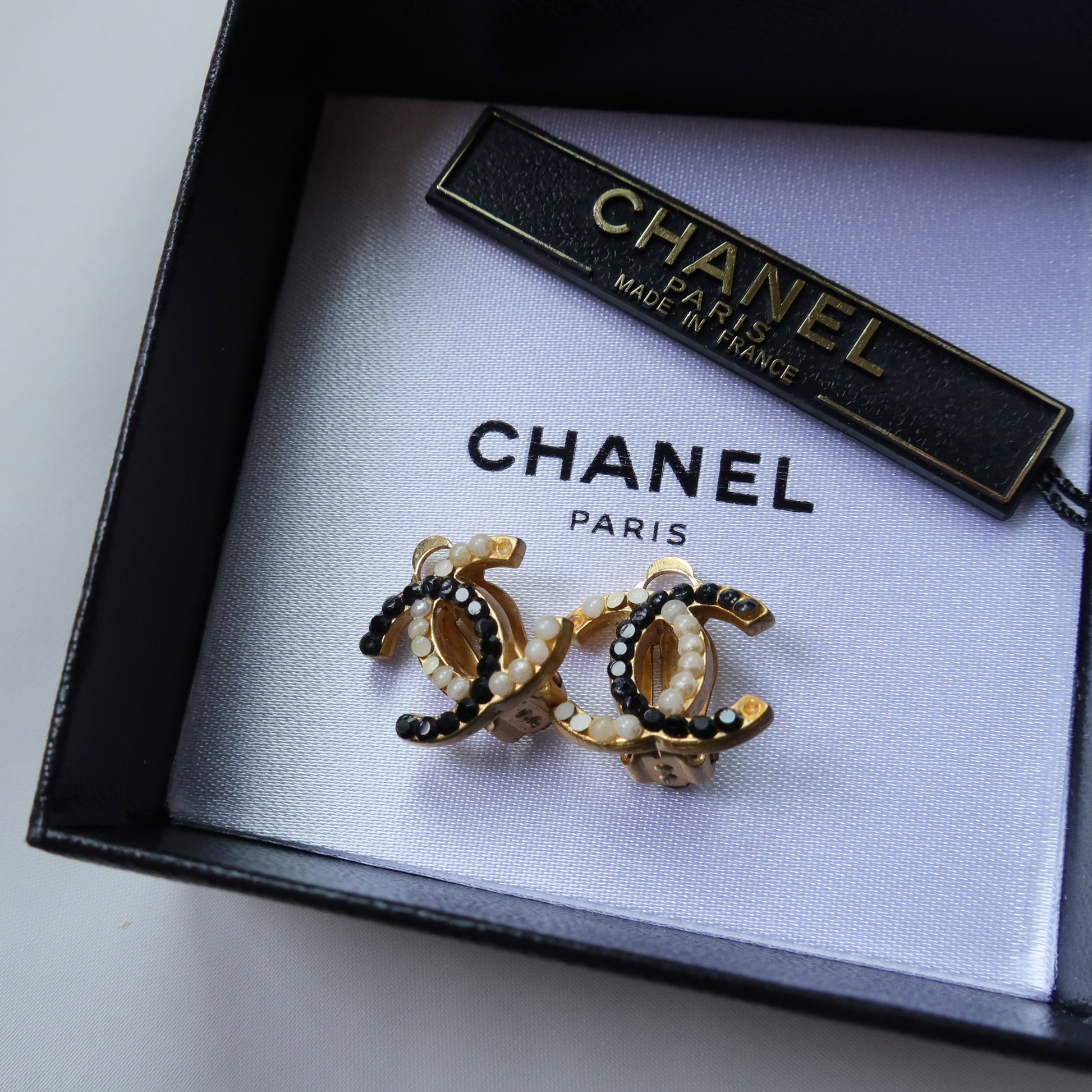 Chanel Vintage CC logo Rhinestones Clip-on Earrings
