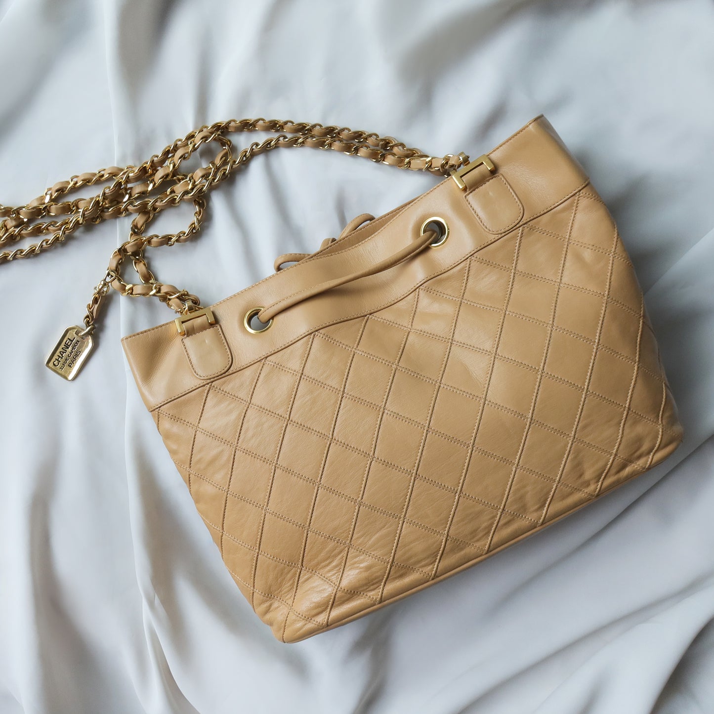 Chanel Vintage Crossbody Tote Bag_Soft_Beige_2