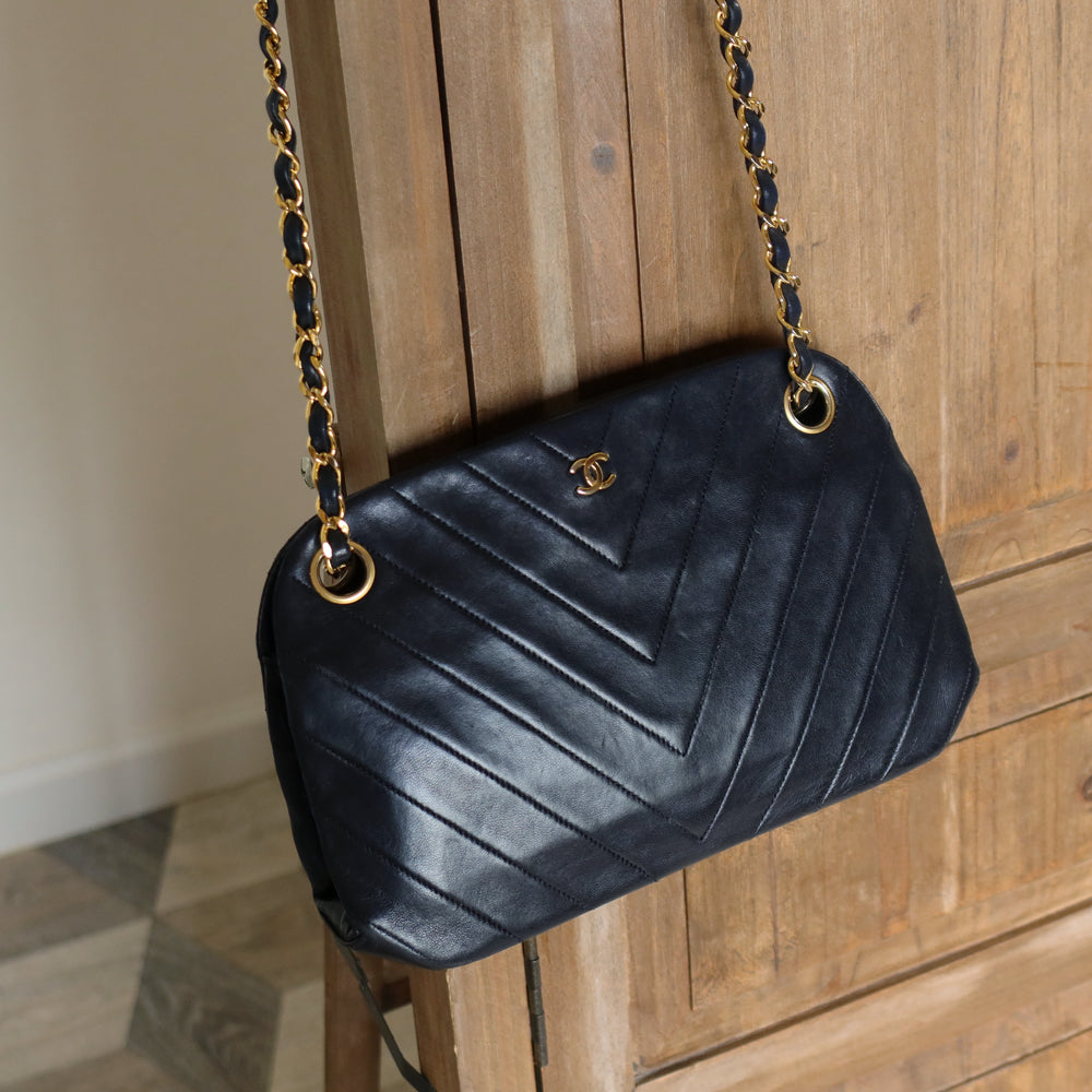 Chanel Vintage Black Lambskin Chevron Quilted Kiss Lock 2way Bag