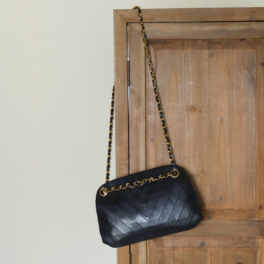 Chanel Vintage Black Lambskin Chevron Quilted Kiss Lock 2way Bag