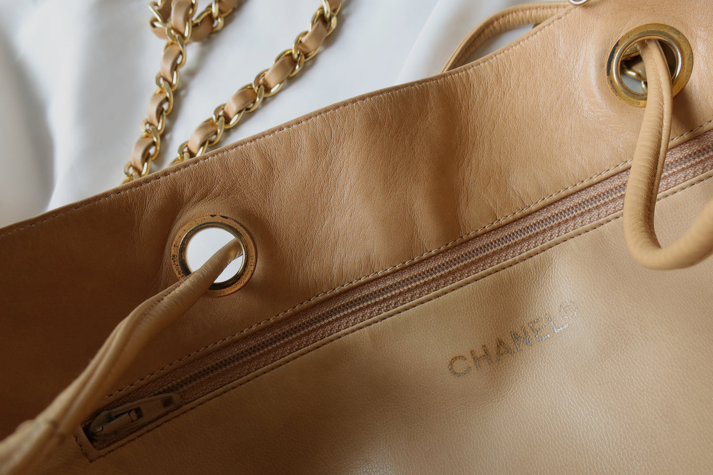 Chanel Vintage Crossbody Tote Bag_Soft_Beige_7