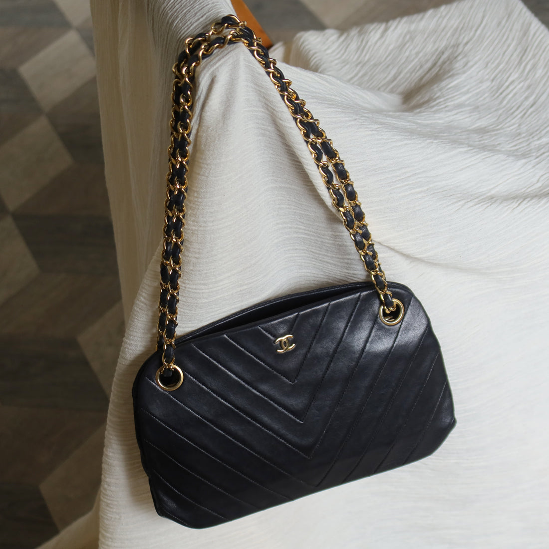 Chanel Vintage Black Lambskin Chevron Quilted Kiss Lock 2way Bag