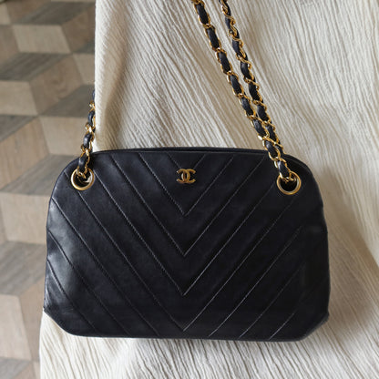 Chanel Vintage Black Lambskin Chevron Quilted Kiss Lock 2way Bag