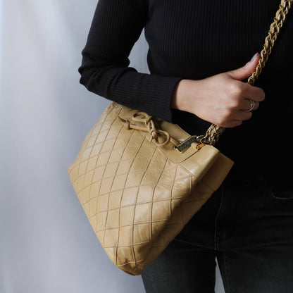 Chanel Vintage Crossbody Tote Bag_Soft_Beige_Modelphoto