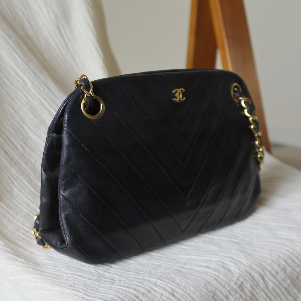 Chanel Vintage Black Lambskin Chevron Quilted Kiss Lock 2way Bag