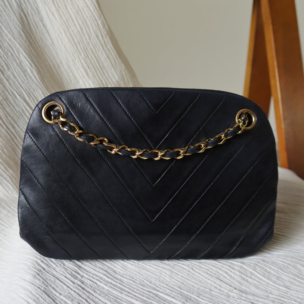 Chanel Vintage Black Lambskin Chevron Quilted Kiss Lock 2way Bag