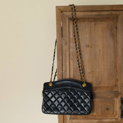 Chanel Vintage Black Lambskin Matelasse Diamond Quilted Shoulder Bag