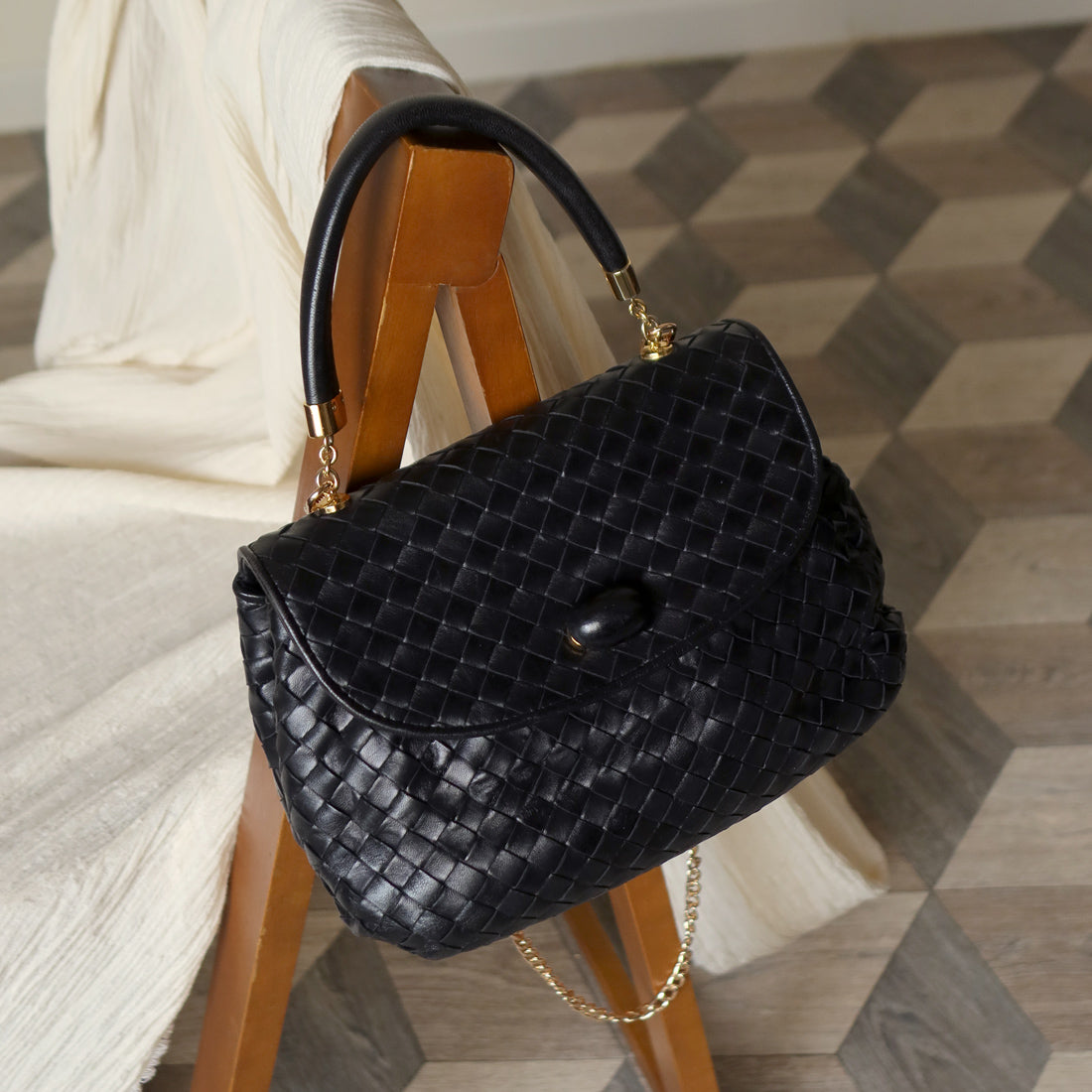 Bottega Veneta Vintage Black Intrecciato Weave Turn Lock Hand Bag