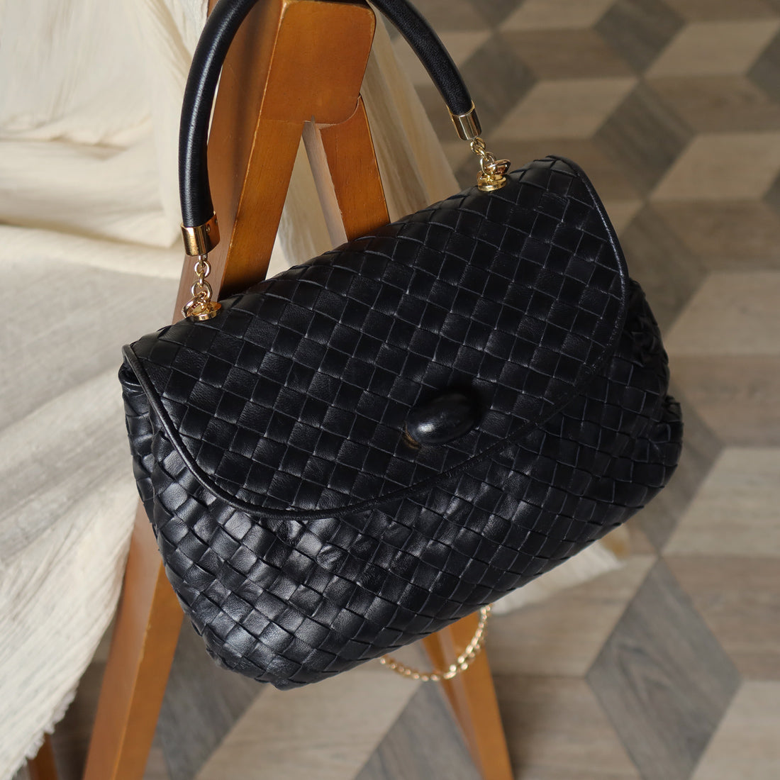 Bottega Veneta Vintage Black Intrecciato Weave Turn Lock Hand Bag