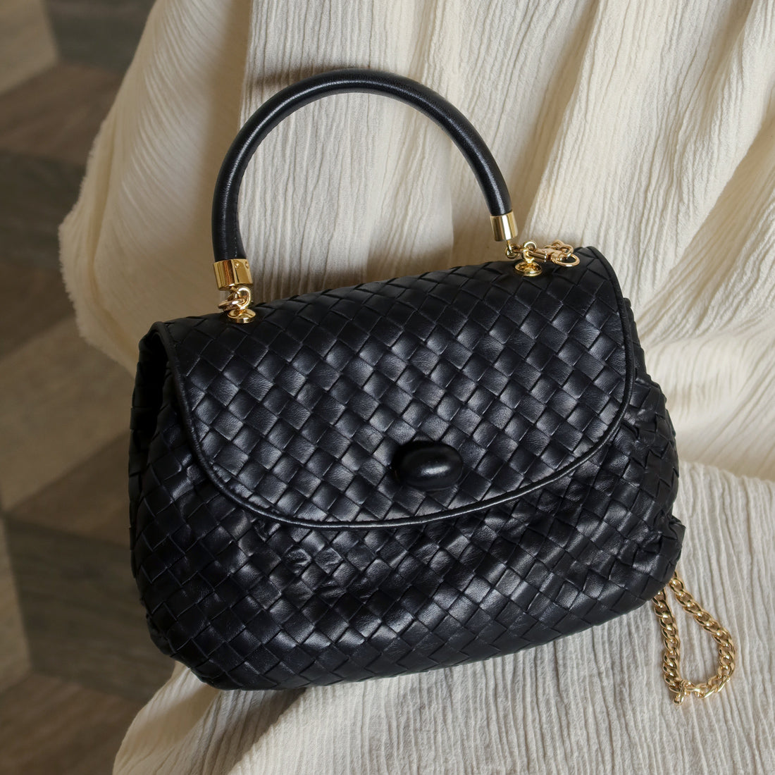 Bottega Veneta Vintage Black Intrecciato Weave Turn Lock Hand Bag