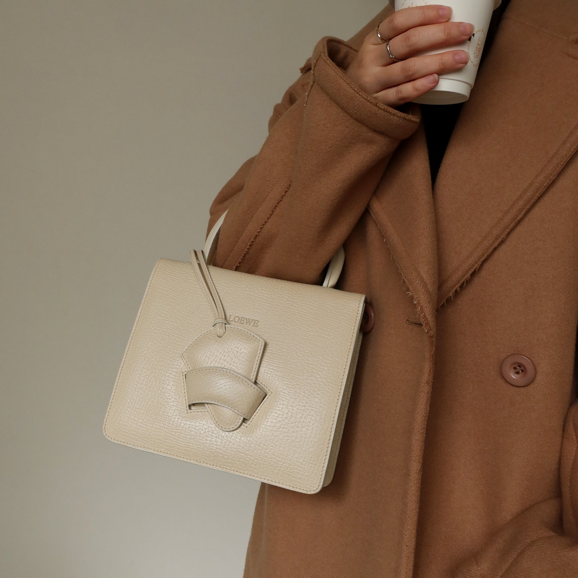 Loewe Vintage Ivory Calfskin Leather Barcelona BagLoewe Vintage Ivory Calfskin Leather Barcelona Bag