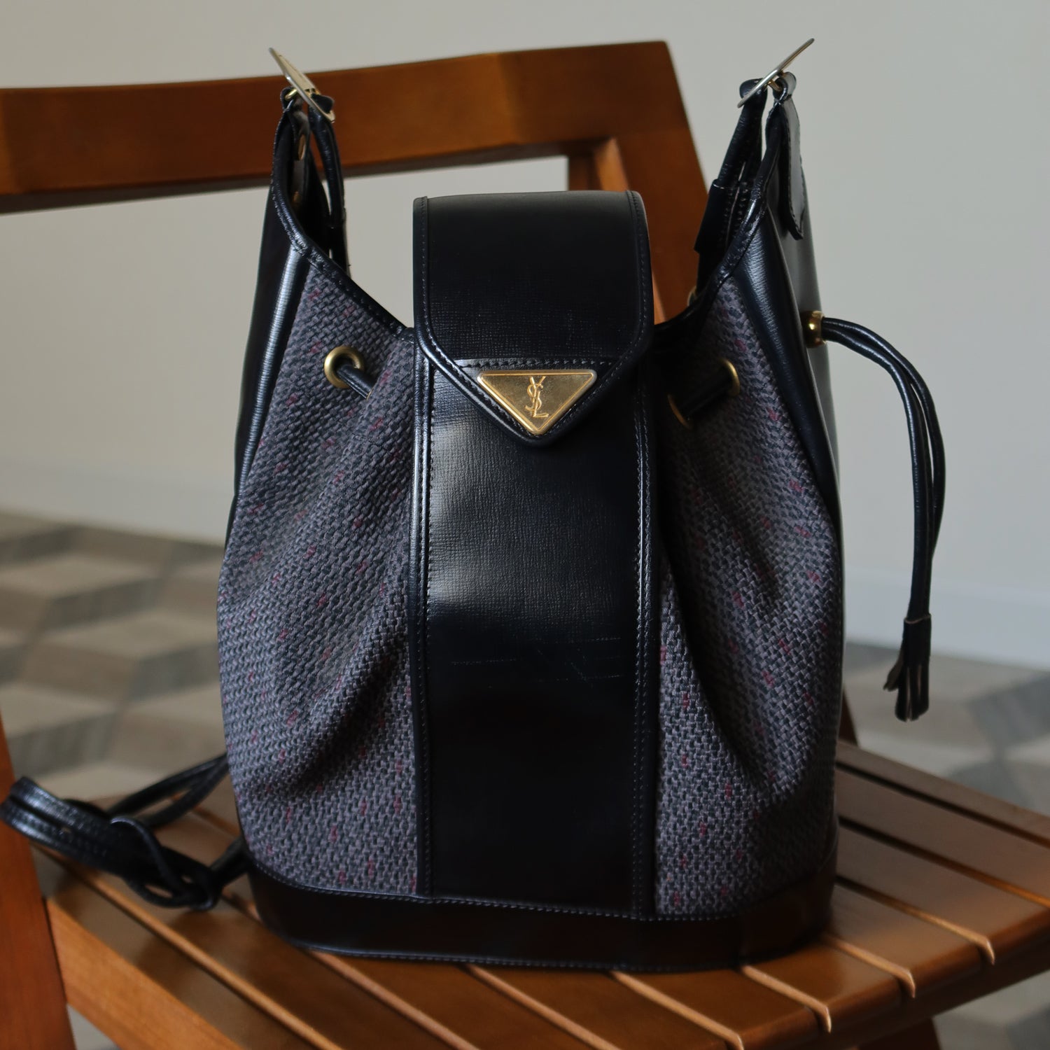 Ysl vintage 2024 bucket bag