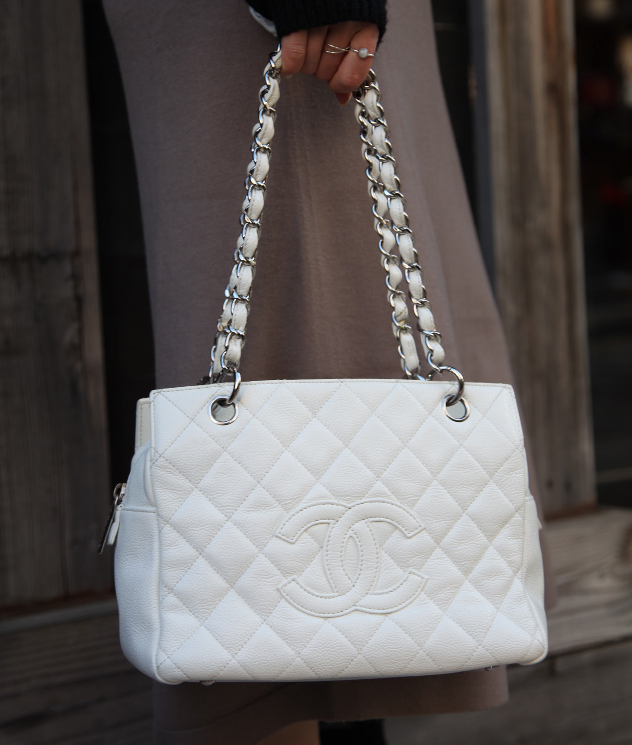 CHANEL Pre-Owned 1992 Timeless diamond-quilted tote bag - White