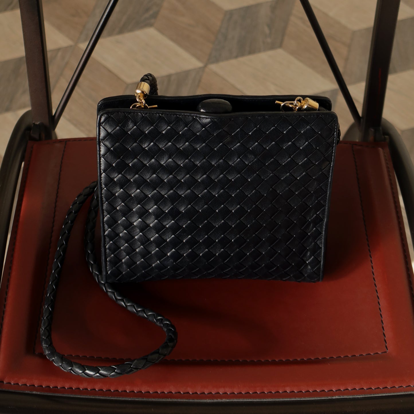 Bottega Veneta Vintage Intrecciato Weave Black Kiss Lock Crossbody Bag