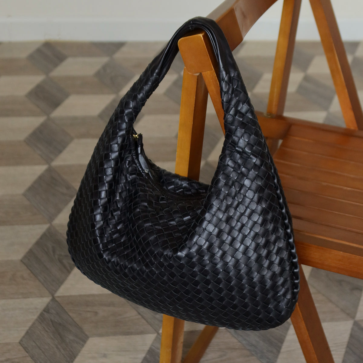 Bottega Veneta Vintage Black Intrecciato Medium Hobo One Shoulder Bag