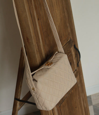 Chanel Vintage Matelasse Beige Quilted Bijoux CC Turnlock Shoulder Bag