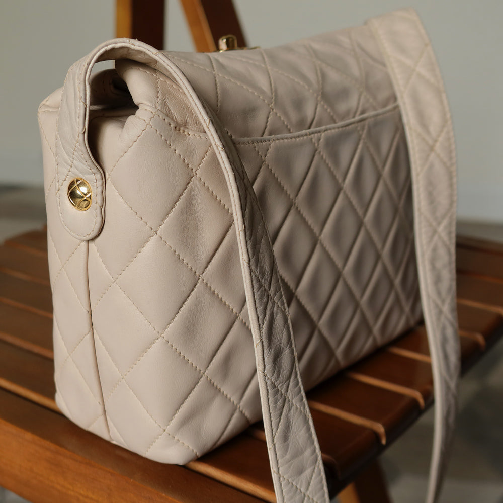 Chanel Vintage Matelasse Beige Quilted Bijoux CC Turnlock Shoulder Bag